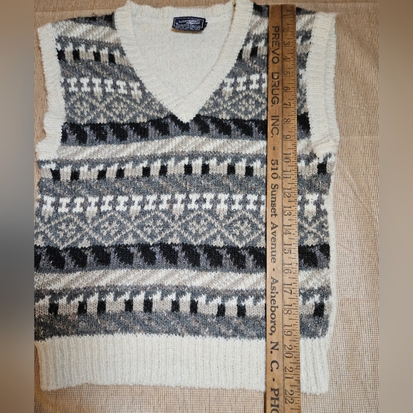 Haberdashery collection by personal VIntage Sweater Vest Petite Large Fairisle - Picture 11 of 16